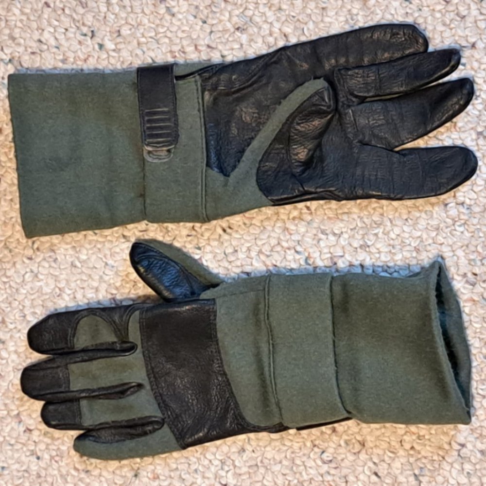 Southwest Motorsports Military Gloves, Mens, Green, Large / Size 10, long, used
